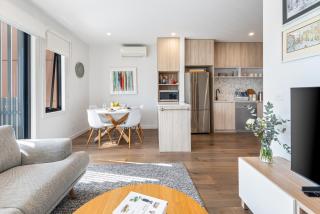 Elegant 2-Bedroom, 2-Bathroom Apartment at Caulfield Park with Balcony & Parking - 4