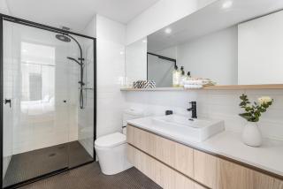 Elegant 2-Bedroom, 2-Bathroom Apartment at Caulfield Park with Balcony & Parking - 8