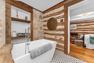 Katarina Haus - Hot Tub & Fire Pit - Fredericksburg - 1