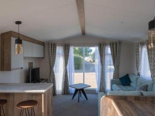 Pinewoods Park Classic 2 sleeps 6 – dog friendly - Wells next the Sea - 3
