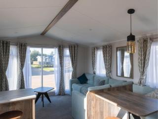 Pinewoods Park Classic no.4 - sleeps 6 – no dogs - Wells-next-the-Sea - 0