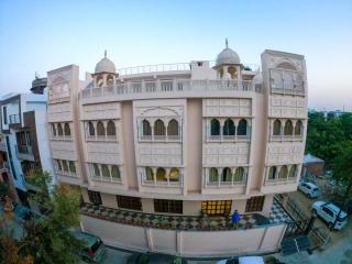 The Taj Vista Agra -walking distance to Taj Mahal - 0