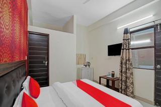 Hotel O Avs Hotel & Restaurant - Noida - 1
