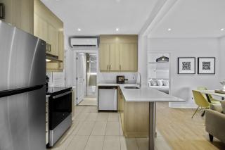 Renovated 2-Bedroom Haven by Jean Talon Market - Montreal - 5
