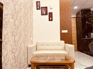 Royal Orbit studio - 3