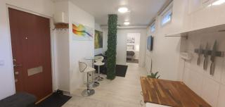 Beautiful basement apartment, very private and close to the metro - 2