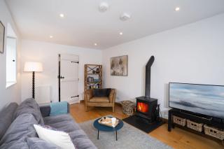 Charming 3-Bedroom Barn in Ambleside by LetMeStay - 8