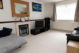 3 bed home sleeps 8 people located 1 min from train stop - Otley Terrace - 7