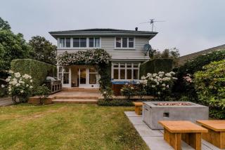 Grand Old Mansion - Sleeps 12 - Christchurch - 0