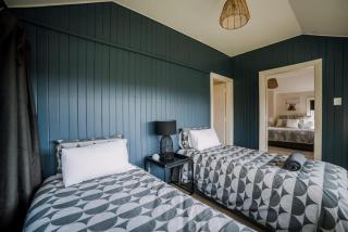 Grand Old Mansion - Sleeps 12 - Christchurch - 5