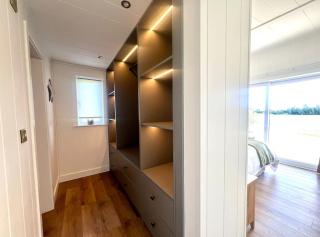 Phoenix Lodge - Luxury 2 ensuite bedrooms, lakeside views - Newark upon Trent - 5