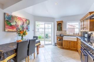 Traditional English 4 bedroom home in Greenwich - 9