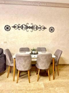 Classy 3 Bedroom Apartment in Amman - 8