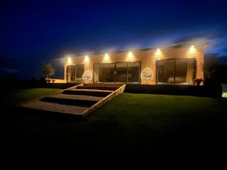 Phoenix Lodge - Luxury 2 ensuite bedrooms, lakeside views - Newark upon Trent - 2