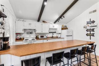 Harry Potters Hideaway- Walking distance to golf course, food, coffee, shops, ice cream, athletic club and more! - 8