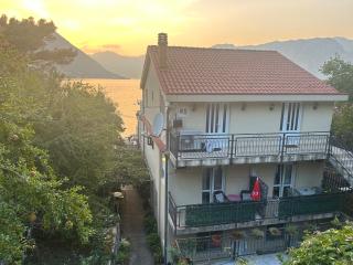 ROOM Jovan,on the sea with free we-fi - Kotor - 9