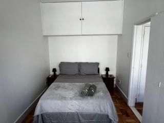 Quarto e sala vista Cristo e mar de Copacabana - Rio de Janeiro - 1
