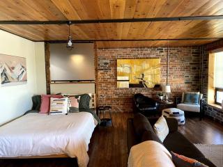 Cozy downtown studio getaway - Kingston - 0