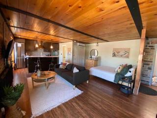 Cozy downtown studio getaway - Kingston - 8