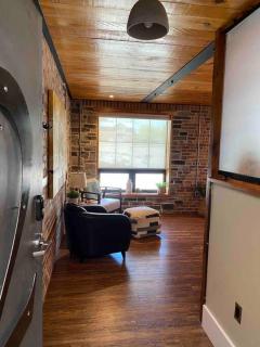 Cozy downtown studio getaway - Kingston - 7