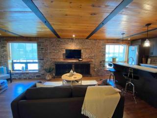 Cozy downtown studio getaway - Kingston - 5