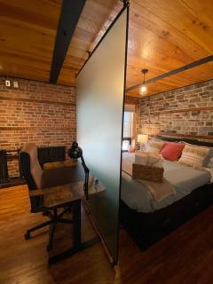 The Lofts #3 - Cozy downtown studio getaway - Kingston - 3