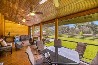 Tranquil Suite with Porch Less Than 2 Mi to Cedar Lakes! - Williston - 9