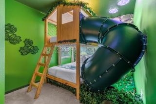 Luxurious Family Home with Themed Bedrooms Pool Theatre BBQ and Games - Kissimmee - 6