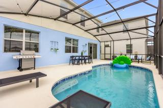 Luxurious Family Home with Themed Bedrooms Pool Theatre BBQ and Games - Kissimmee - 3