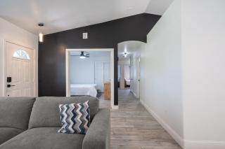 Simple Home for Work or Travel - Bakersfield - 7