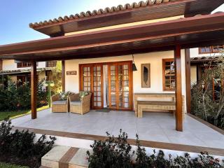 Casa a 4 Min da Praia de Manguinhos com Piscina, Sauna e Área Kids - Búzios - 0