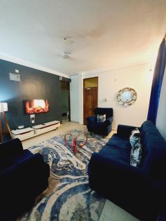 2 bedroom all ensuite located behind Go kart 5 minutes walk to the beach near Severin lodge Neptune beach Cowrie shell - Mombaça - 0