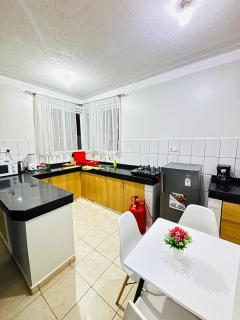 2 bedroom all ensuite located behind Go kart 5 minutes walk to the beach near Severin lodge Neptune beach Cowrie shell - Mombaça - 3