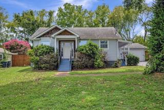 2 BR Home 4 Miles to Broadway Sleeps 4 - 9