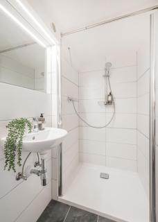 Chic 3BR Heart of District 7- Central Budapest Gem - Budapest - 9