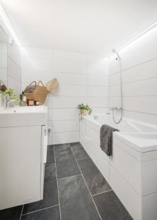 Chic 3BR Heart of District 7- Central Budapest Gem - 5