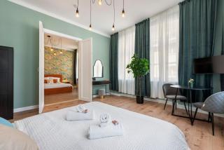 Spacious & Elegant 3 Bedroom Apartment - 0