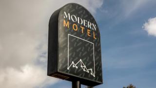 Modern Motel - 2