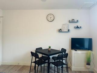 Cosy Modern 1 Bedroom Apartment - Neath Road Port Talbot Near Briton Ferry Train Station - Briton Ferry - 6
