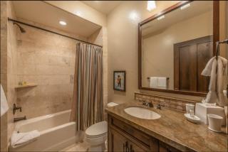 Elegant mountain retreat at Deer Valley, walk to skiing, private hot tub, mountain views - Park City - 2