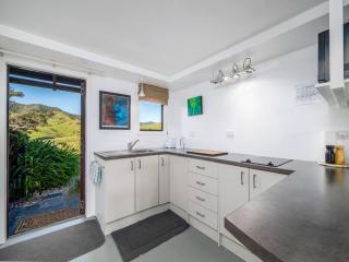 Elliot Bay - Hilltop Flat - Rawhiti - 2