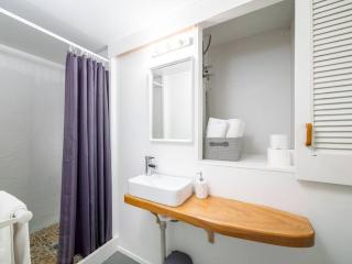 Elliot Bay - Hilltop Flat - Rawhiti - 1