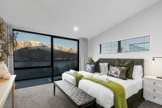 Highview Hideaway - hot tub with lake views - Queenstown - 3