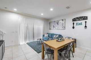 Cozy Villa 3BD/3BA - King Bed - Private Jacuzzi - 7