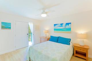 Newly Remodeled Apt! Key-West Victorian with beach access, to Siesta Key Beach! - Siesta Key - 2