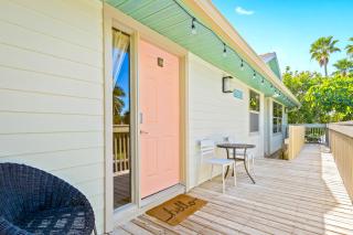 Newly Remodeled Apt! Key-West Victorian with beach access, to Siesta Key Beach! - Siesta Key - 1