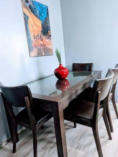 Main floor 2 beds Free parking - 9