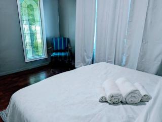 Main floor 2 beds Free parking - 4