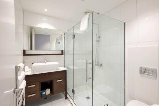 catalina-apt-6-central-penthouse-apt-lake-views - 4