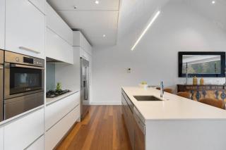 catalina-apt-5-amazing-views-and-walk-to-town - 1